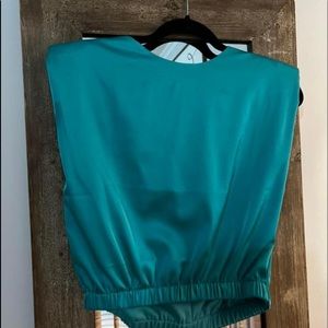 Top does have shoulder pads and is a very silky and shiny